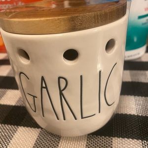 Rae Dunn garlic